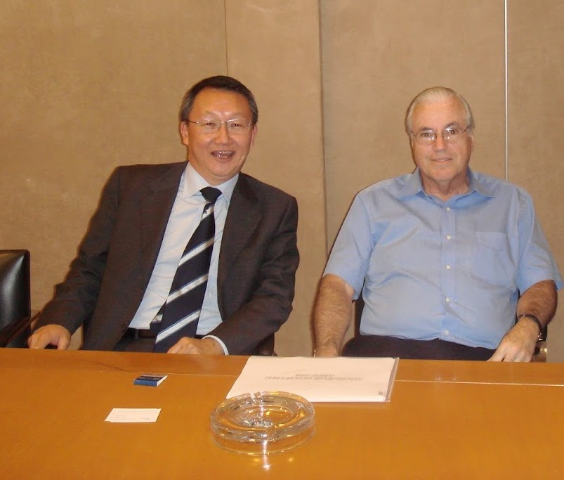 Jogi H. Oshiai com Marcus Vinicius Pratini de Moraes, ex-Ministro da Agricultura, Pecuária e Abastecimento, São Paulo, 2008